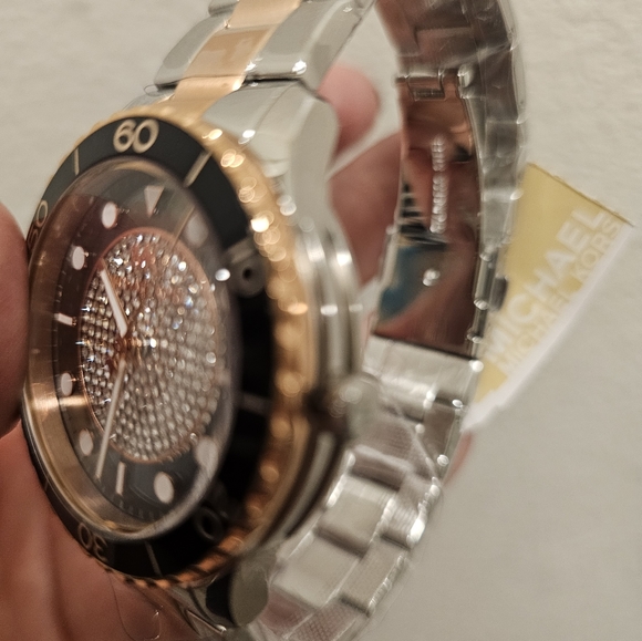 Michael kors womans Runway black dial rose two tone stainless steel watch - Picture 7 of 9